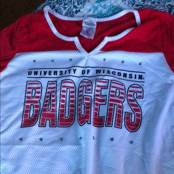 Tops - Badgers T-shirt💐